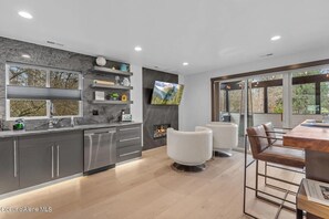 Interior - Beautiful 1 Bedroom Apartment (Coeur d'Alene)