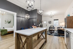 House (The Orb Retreat) | Bahagian luar