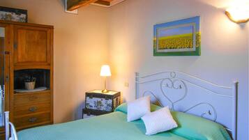 3 bedrooms, iron/ironing board, travel crib, free WiFi