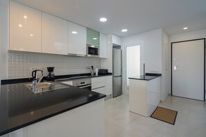 Frigorífic, microones, forn i placa de cuina 