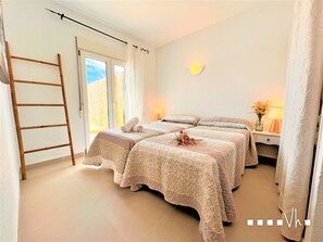 2 makuuhuonetta, silitysrauta/-lauta, ilmainen Wi-Fi, vuodevaatteet