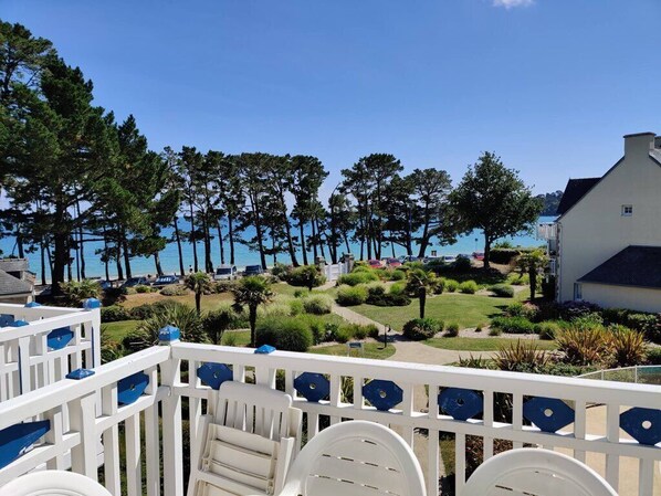 Property grounds - Duplex, beautiful sea view. (Fouesnant)