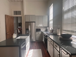 ダイニングテーブル