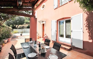 Outdoor dining - Lovely home in Martigues with WiFi (Martigues)