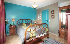 3 bedrooms, iron/ironing board, travel crib, free WiFi - Amazing home in Martigues (Martigues)