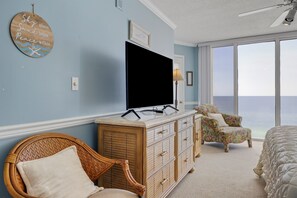 3 slaapkamers, een strijkplank/strijkijzer, wifi, beddengoed