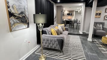 Smart TV, chimenea y impresora