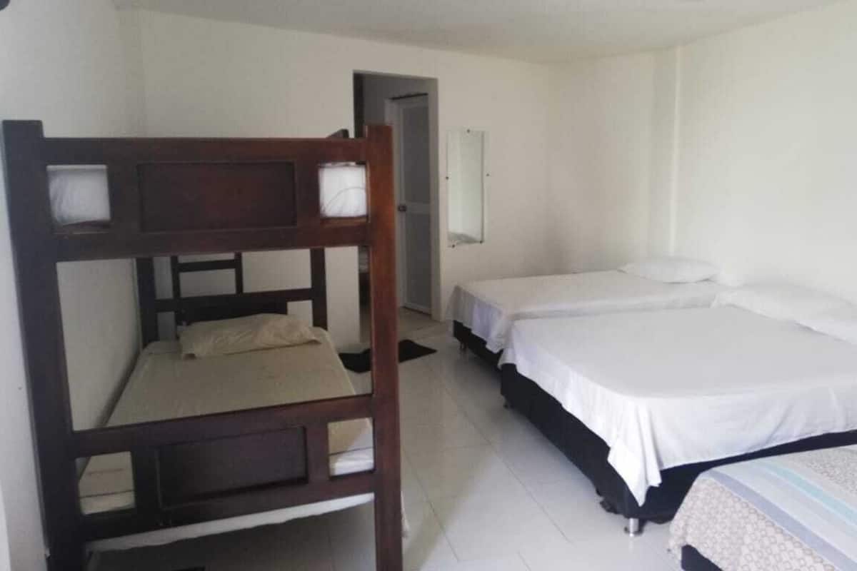 Roupas de cama antialérgicas, edredons de pluma, quartos à prova de som