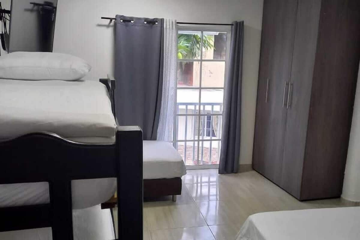 Dormitório compartilhado | Roupas de cama antialérgicas, edredons de pluma, quartos à prova de som