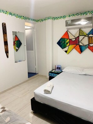 Dobbelt- eller tomannsrom – standard | Allergitestet sengetøy, dundyner og individuelt dekorert