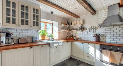 Beautiful home in Vintrie with WiFi