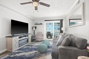 Smart TV - Ocean and Pool View, updated 2 bedroom, 2 bath 2nd floor condo. (Murrells Inlet)
