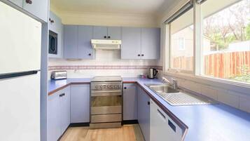 Fridge, cookware/dishes/utensils