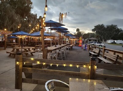 Heated pool & Kayaking house with a canal access in Lake Panasoffkee