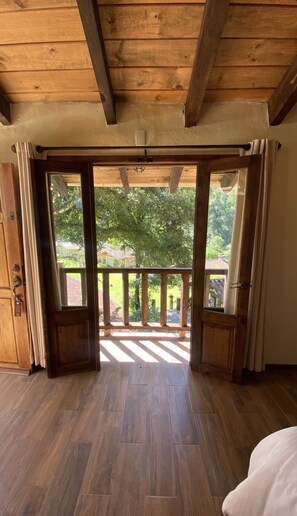 Family Cabin, Balcony (Kalaffe) | Frette Italian sheets, premium bedding, down comforters, pillowtop beds - Cabañas La Cascada (Zacatlán)