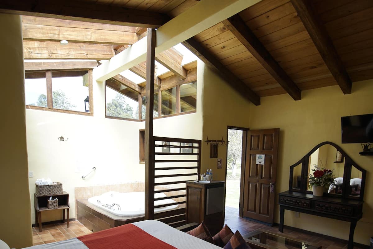 1 bedroom, Frette Italian sheets, premium bedding, down duvets