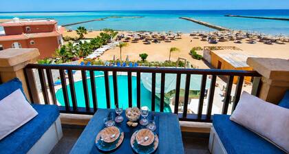 Exclusive sea view suite (94m2, panoramic view, private beach, pools)