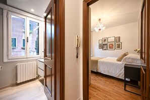 2 chambres, fer et planche à repasser, Wi-Fi gratuit, draps fournis