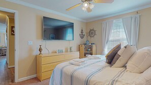 3 bedrooms, iron/ironing board, WiFi, bed sheets