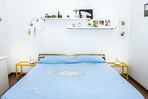 2 bedrooms, bed sheets - S288 - Sirolo, large three-room apartment in the central area (Sirolo)