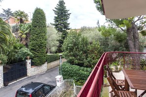 Outdoor dining - S288 - Sirolo, large three-room apartment in the central area (Sirolo)