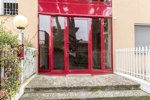 Exterior detail - S288 - Sirolo, large three-room apartment in the central area (Sirolo)