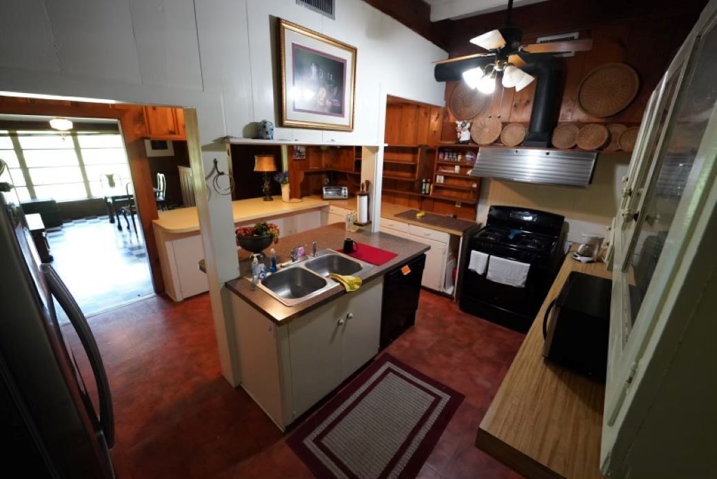 Beautiful 4ac setting on Historic Allendale, bordered by Mississippi River Levee