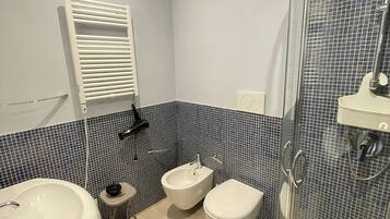 Una scrivania, insonorizzazione, Wi-Fi gratuito