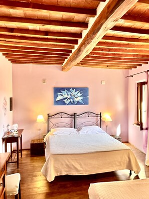 Deluxe Triple Room | Desk, soundproofing, free WiFi