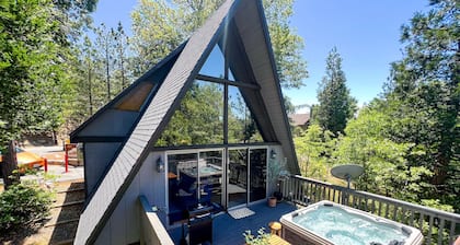 Hot Tub/EV Charger/Fire Pit/BBQ/Kid Friendly/Arcade game- Near the Village