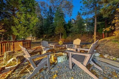 Hot Tub- EV Charger- Kid Friendly- Arcade game- Fire Pit- BBQ- Near The Village