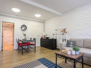 Cottage | Interior - Cornhill Courtyard (Porthmadog)