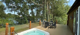 Rudd lake luxury lodge with a private Fishing Peg & hot tub @Tattershall lakes