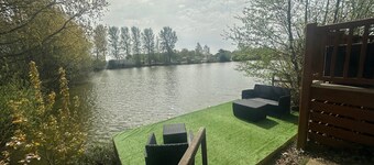 Rudd lake luxury lodge with a private Fishing Peg & hot tub @Tattershall lakes
