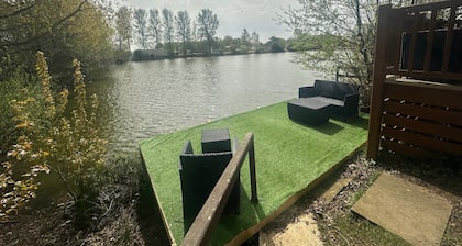 Rudd lake luxury lodge with a private Fishing Peg & hot tub @Tattershall lakes