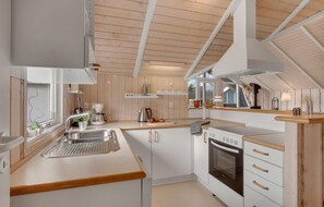 ثلاجة، موق د طهي مسطح، غسالة أطباق