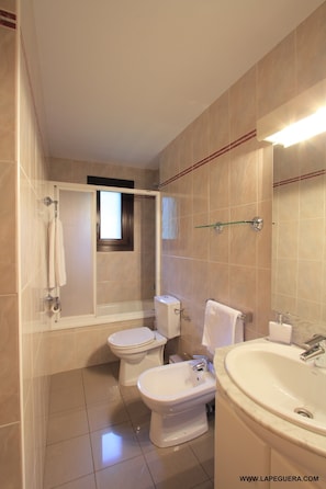 Bathroom - La Peguera Apartaments (La Vall de Boi)