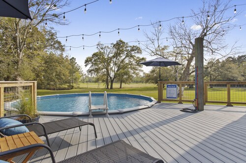 Waterfront Paradise with a Heated Pool & Fire Pit!