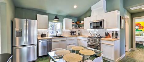 Fridge, microwave, stovetop, dishwasher