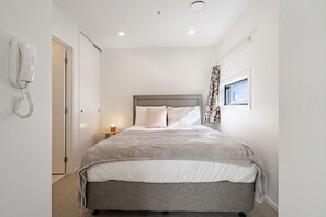 1 habitación, tabla de planchar con plancha, wifi gratis y ropa de cama 