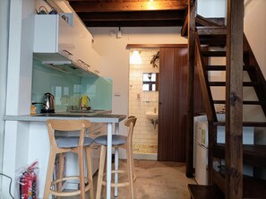 Réfrigérateur, bouilloire  électrique