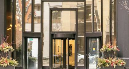 DTown Penthouse 2bd +Parking, Gym, Pvt Patio, Pool