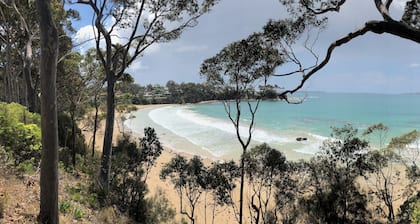Denhams Beach House (with tennis court/pool/wifi!)