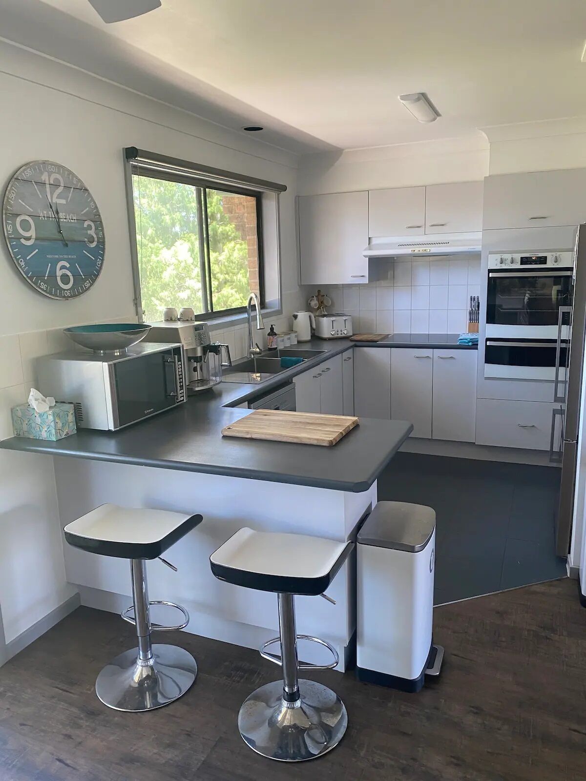 Refrigerador, microondas, horno y lavavajillas 