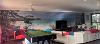 Denhams Beach House (with tennis court/pool/wifi!)