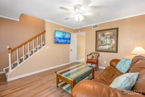 Smart TV, reproductor de DVD, libros y estéreo 