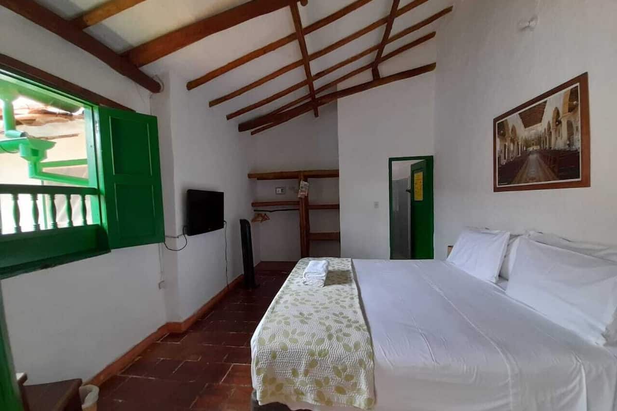 Wifi gratis y ropa de cama