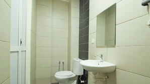 A small bathroom with a toilet, sink, and mirror. - M S Hotel Tengku Kelana KTM Klang (Klang)