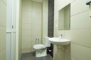 A small bathroom with a toilet, sink, and mirror. - M S Hotel Tengku Kelana KTM Klang (Klang)