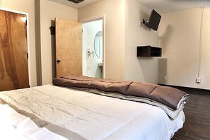 Basic Room (6) | Iron/ironing board, free WiFi, bed sheets - Pine Mountain Inn (Pineville)